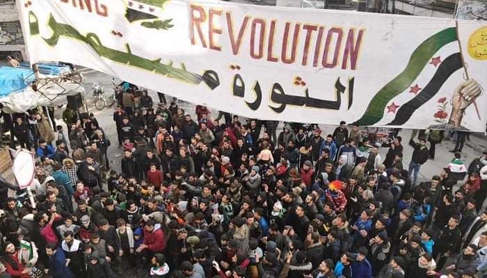 ويسألني: ما الذي بقي لكم من الثورة لتتمسكوا بها؟!